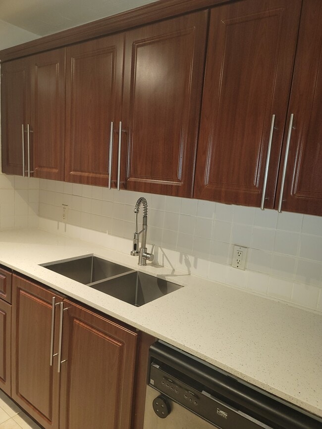 Foto del edificio - 13455 NE 10th Ave