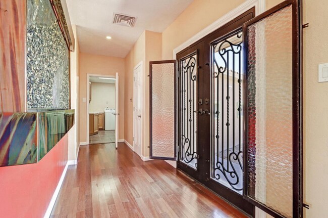 Building Photo - 2424 Vista Grande Dr NW