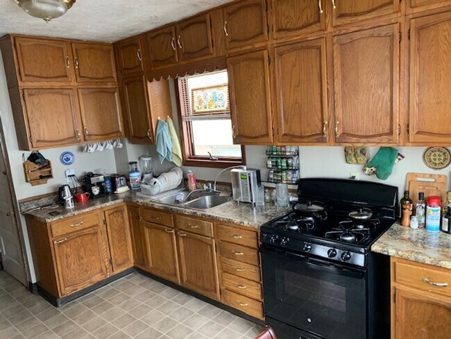 Foto del edificio - Duluth, MN - 4 Bedroom - 1 Bathroom - 2 Ca...