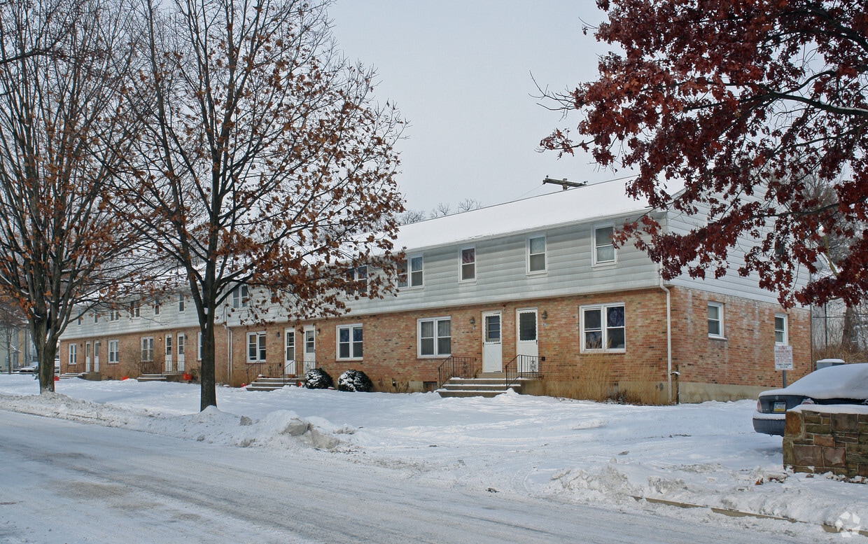Building Photo - 803-817 Old Boalsburg Rd