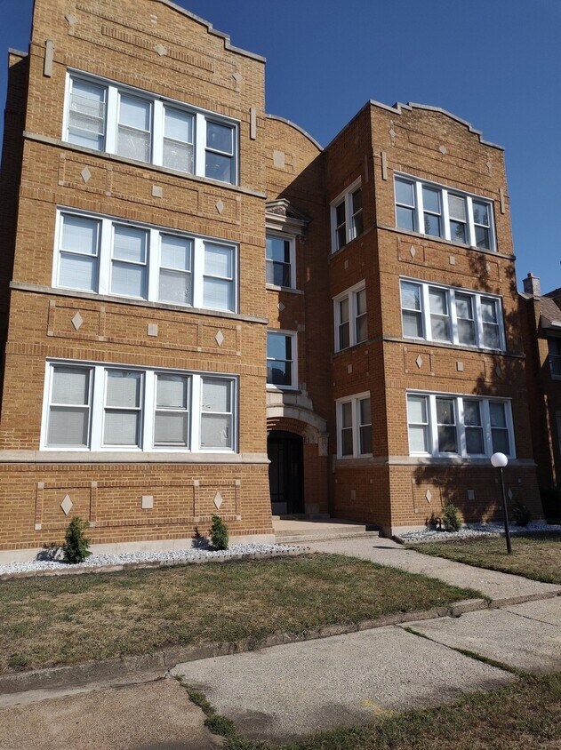 Primary Photo - 7931 S St Lawrence Ave