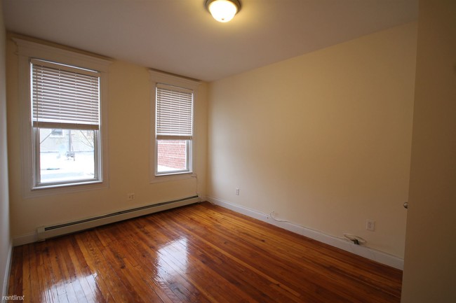 Building Photo - 6029 Myrtle Ave