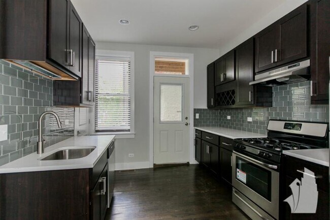 Foto del edificio - 2 bedroom in Chicago IL 60657