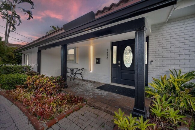 Foto del edificio - 5830 NE 14th Rd