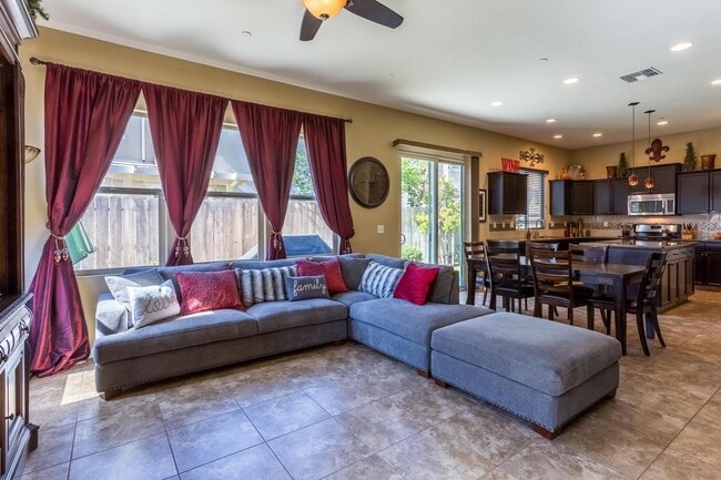 Building Photo - Beautifully Updated Clovis North 3/3