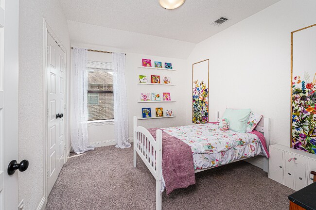 Building Photo - 279 Moonshadow Dr