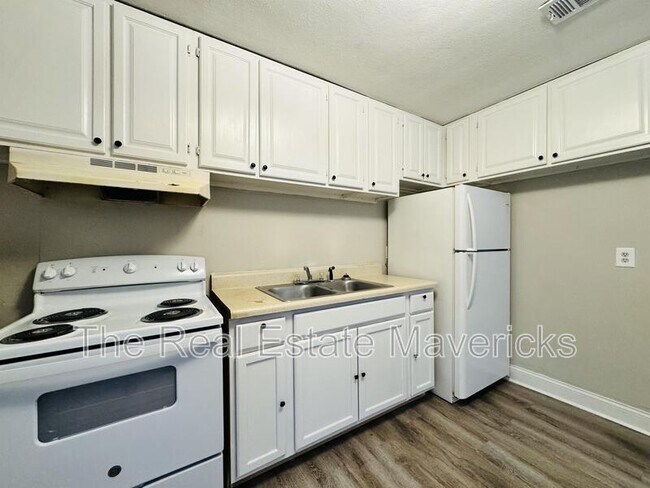 Foto del edificio - 5601 Belaire Dr