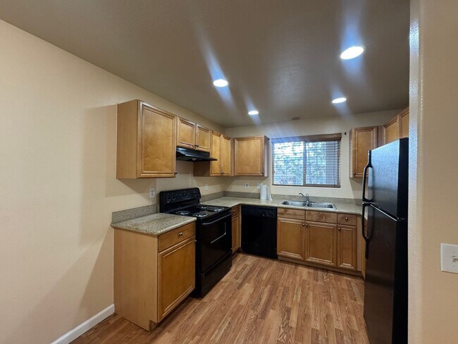 Building Photo - Clean & Comfortable 2 Bed / 1 Bath Condo – Central Sparks – $1,550/mo *Lesley Reilly Property*
