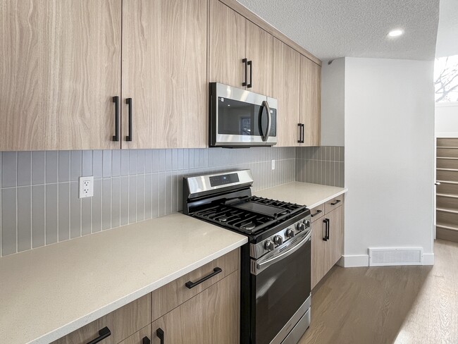 Building Photo - 8604-8685 85 St NW