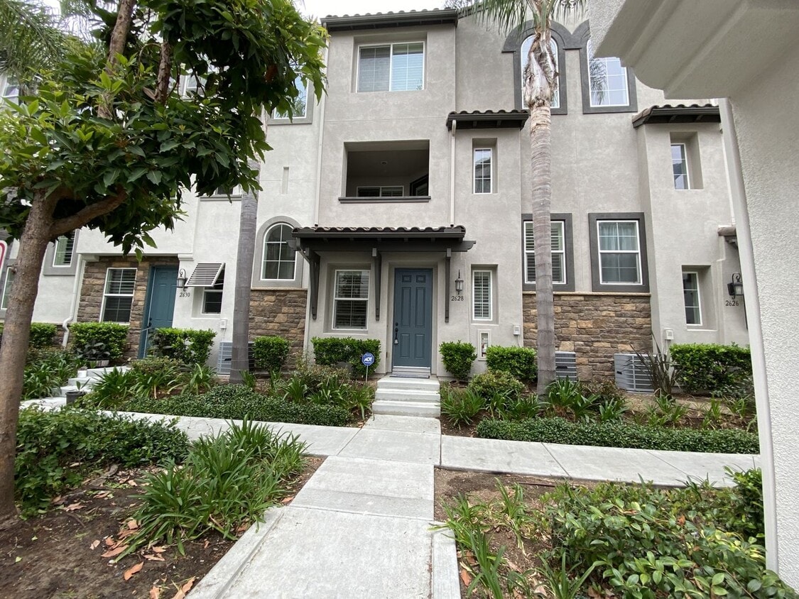 Foto principal - 2bd/2.5ba Townhouse with A/C in San Elijo ...