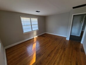 Building Photo - 1100 Chevis St
