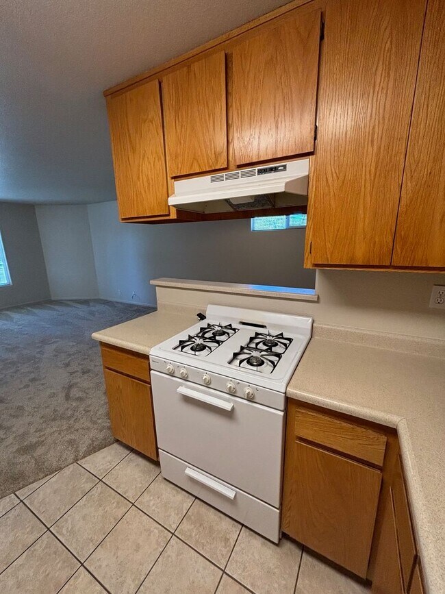 Building Photo - Northeast Santa Rosa 2 Bedroom 1.5 Bathroo...