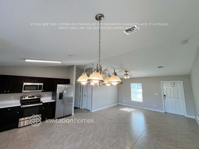 Building Photo - 426 NW Airoso Blvd