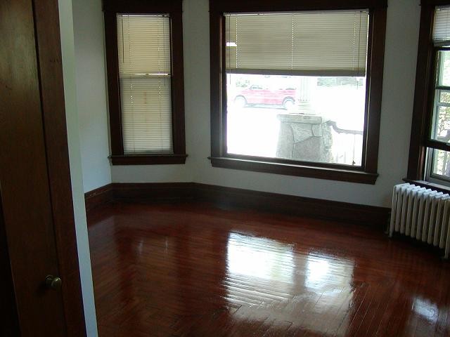 bedroom - 722 W Vine St