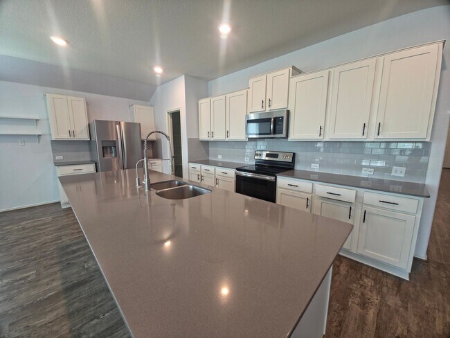 Building Photo - Beautifully 4 bedroom/ 3 bath with bonus room in Hutto TX