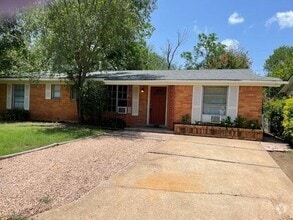 Building Photo - 2303 Towbridge Cir