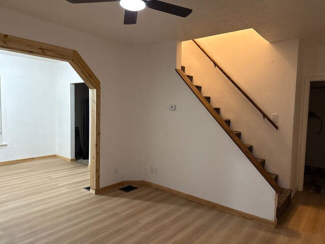 Foto del edificio - 1145 W Calhoun Ave