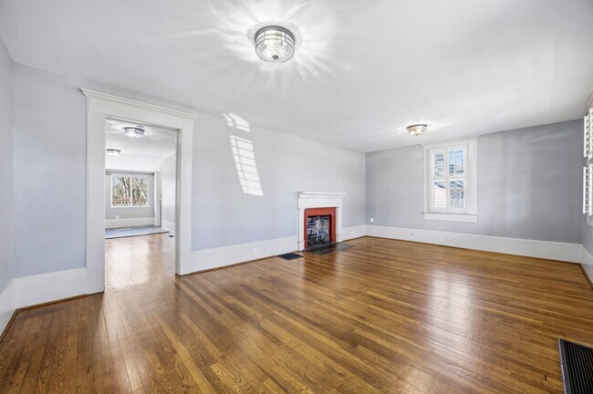 Foto del edificio - 209 W Shadburn Ave