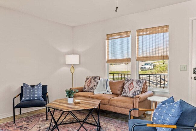 Foto del edificio - 145 Baxter Ln