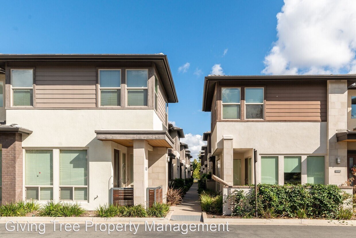 2 br, 2.5 bath House 2470 Aperture Cir House Rental in San Diego