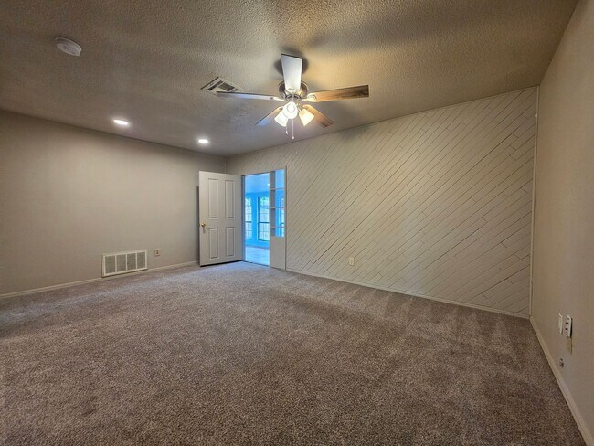 Foto del edificio - Cute 4 bedroom home in Shawnee