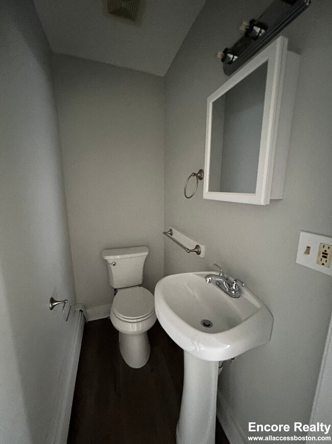 Building Photo - 6 Swetts Ct