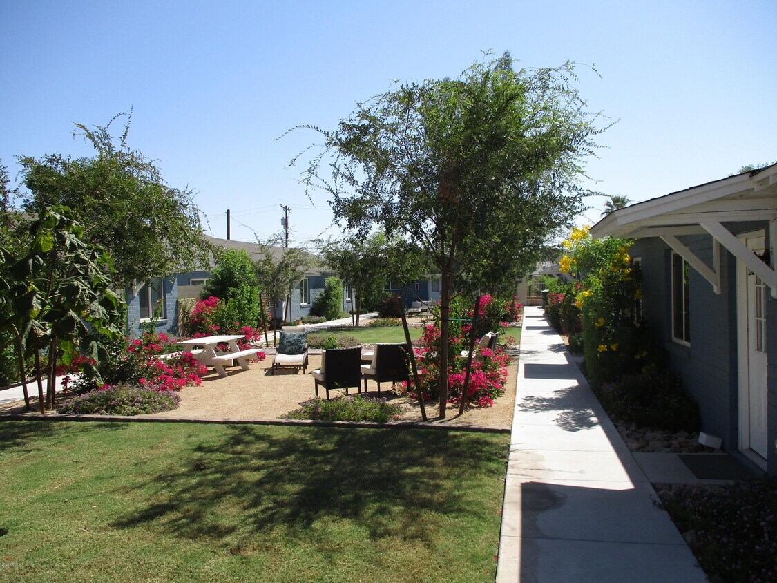 Primary Photo - 1013 E Turney Ave