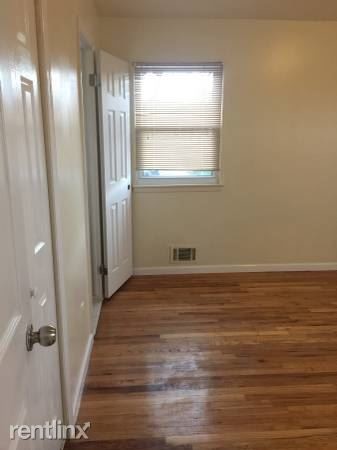 Foto del edificio - 3 br, 2 bath  - 10611 Pinegrove St duplex