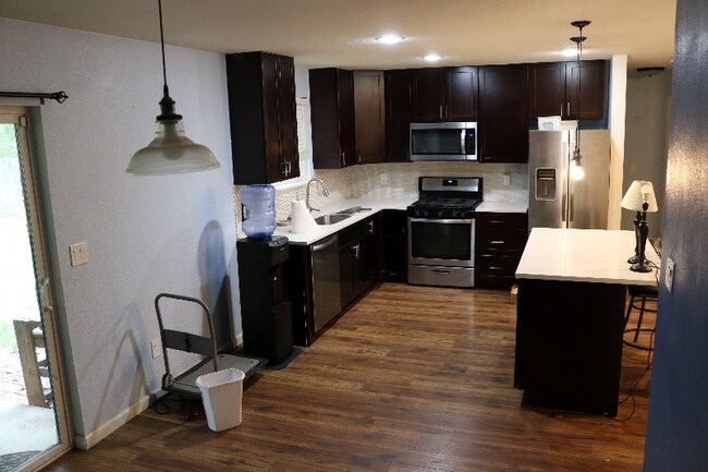 Foto del edificio - 4600 Simms St