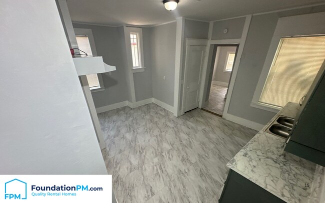 Building Photo - 1531 Netherwood Ave