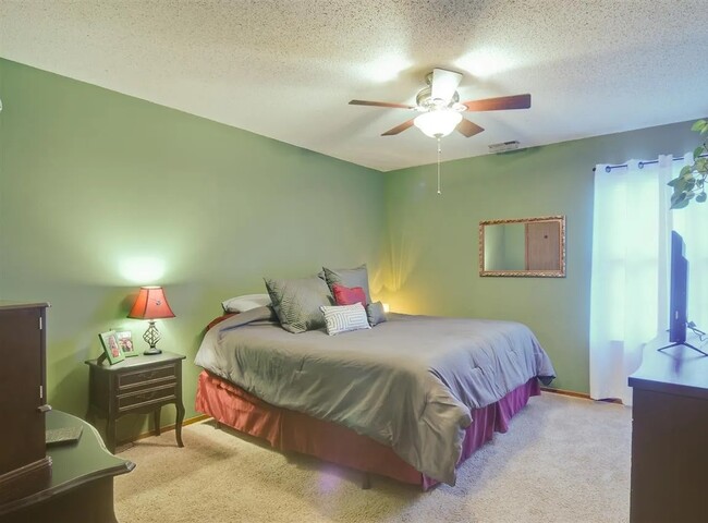 Building Photo - 2401 Sequoia Ct