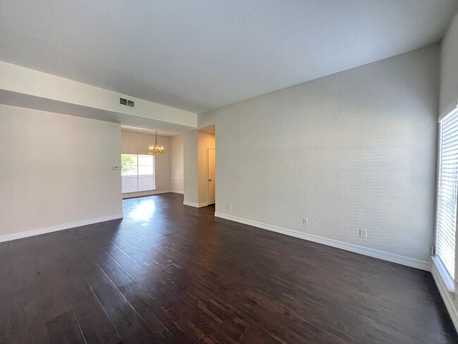 Building Photo - 10432 High Hollows Dr