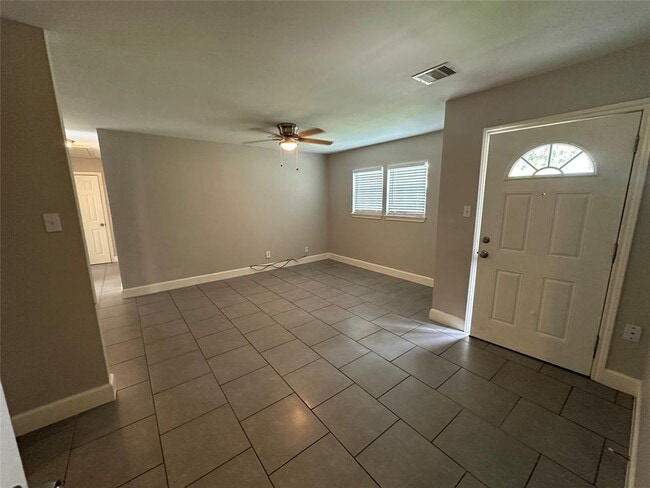 Building Photo - 9329 Chesterfield Dr
