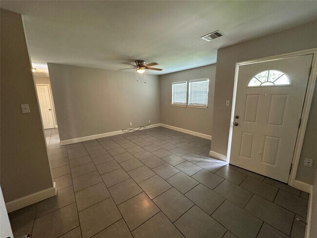 Foto del edificio - 9329 Chesterfield Dr