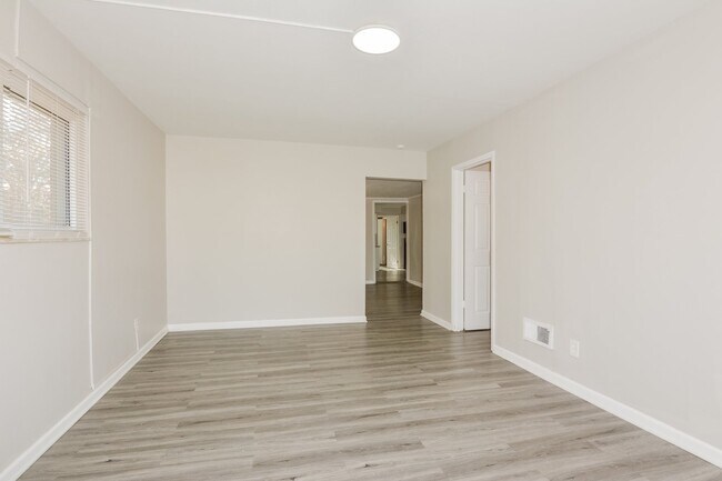 Foto del edificio - 710 Chambers Rd