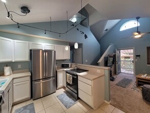 Building Photo - 70 Halili Ln