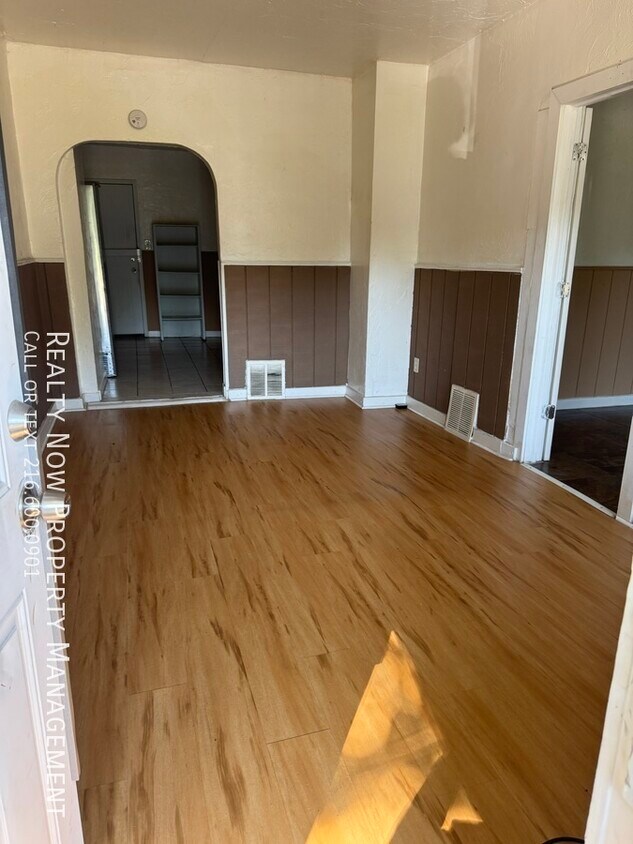 Foto del edificio - 3356 W 33rd St