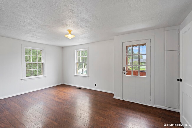 Building Photo - 1417 Karluk St