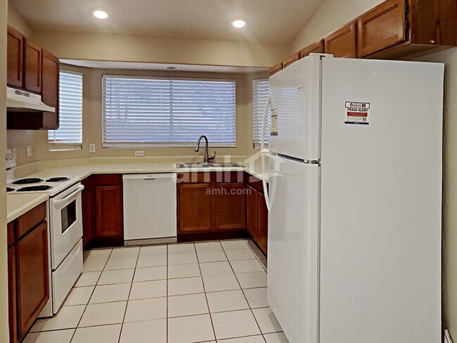 Foto del edificio - 10855 W Ruth Ave