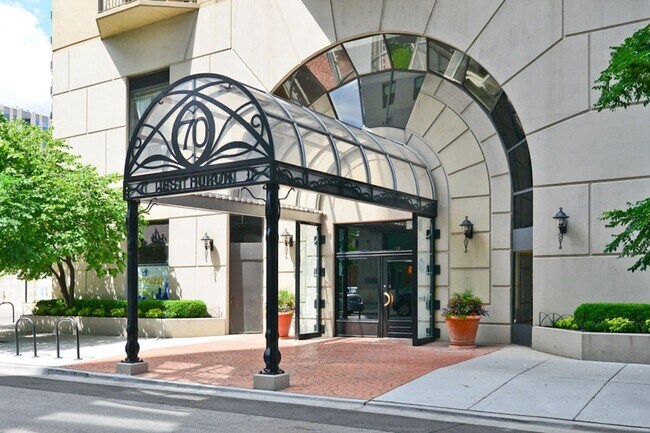 Foto del edificio - W Huron