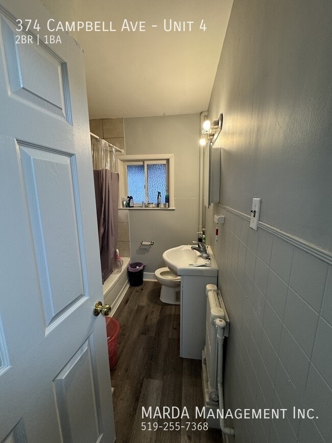 Building Photo - COZY 1+1 BED/ 1 BATH UPPER UNIT WEST END ALL-INCLUSIVE!