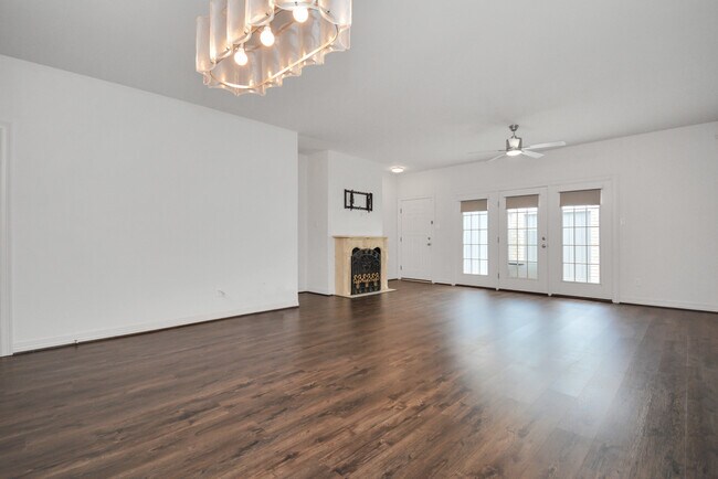 Living room - 268 Wilcrest Dr