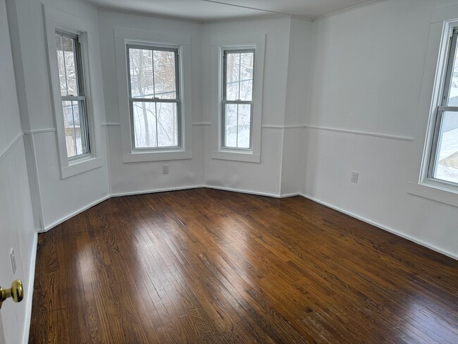 Building Photo - 60 Cliff St