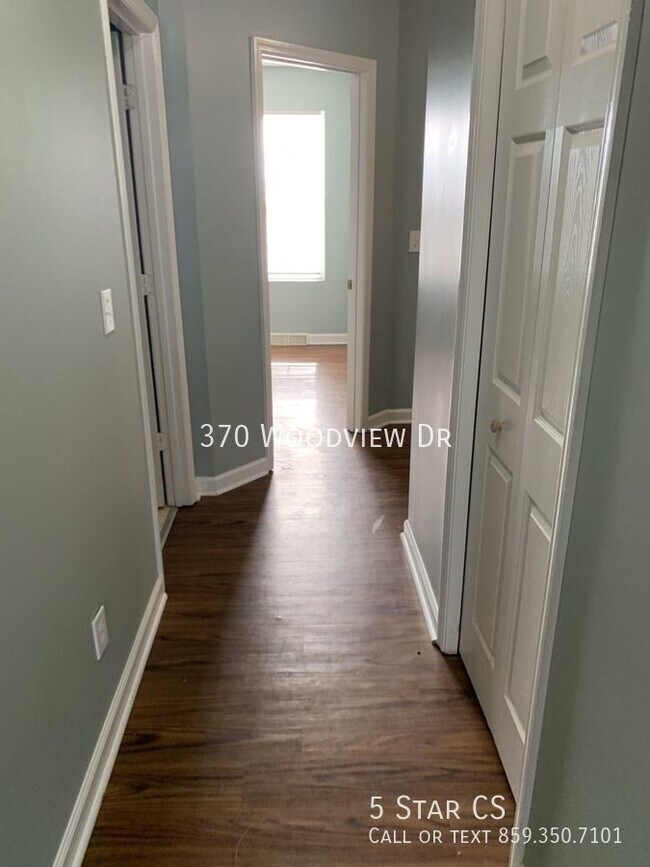 Building Photo - Quiet & Rare 6 Bedroom 2.5 Bath Duplex