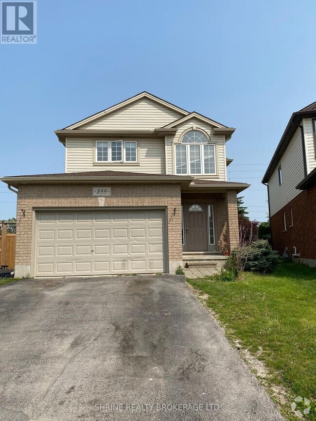Building Photo - 899 Bradshaw Crescent