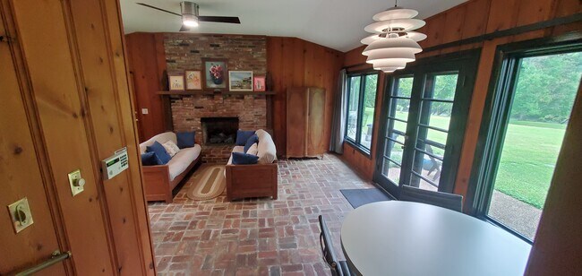 Él - 126 Cypress Bend Pl