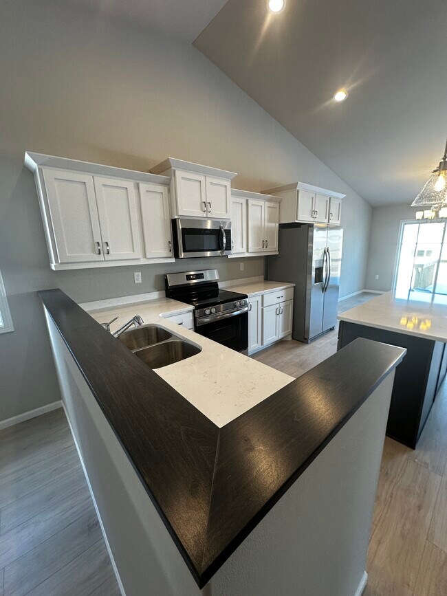 Foto del edificio - 6710 Meadow View Dr S