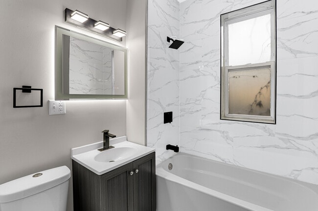 Building Photo - 6362 S Greenwood Ave