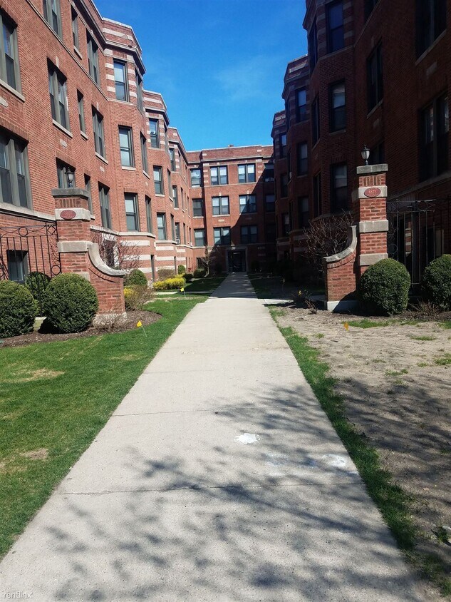 Primary Photo - 2 br, 1 bath Apartment - 6873 S Crandon Ave