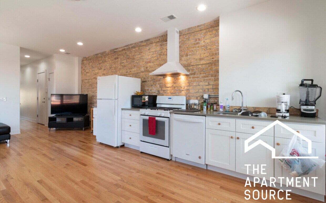 Foto principal - 5601 W Belmont Ave